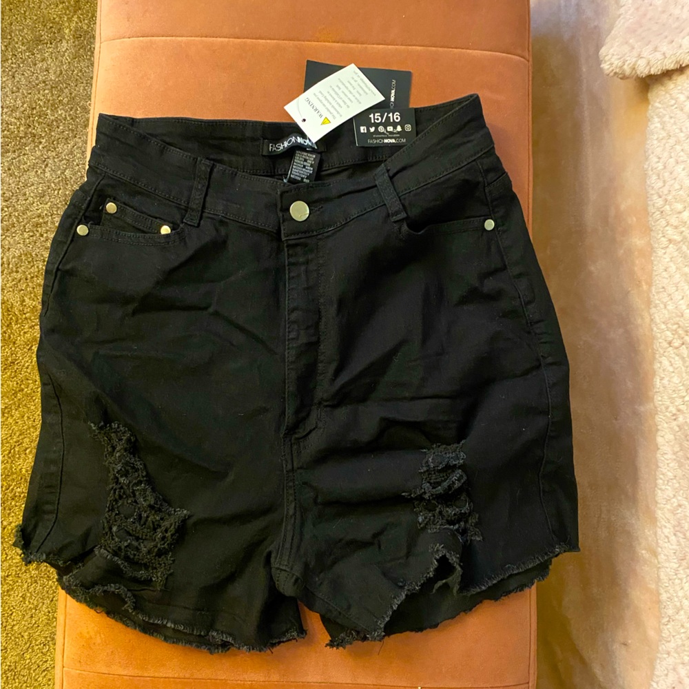 FASHION NOVA BLACK DENIM SHORTS